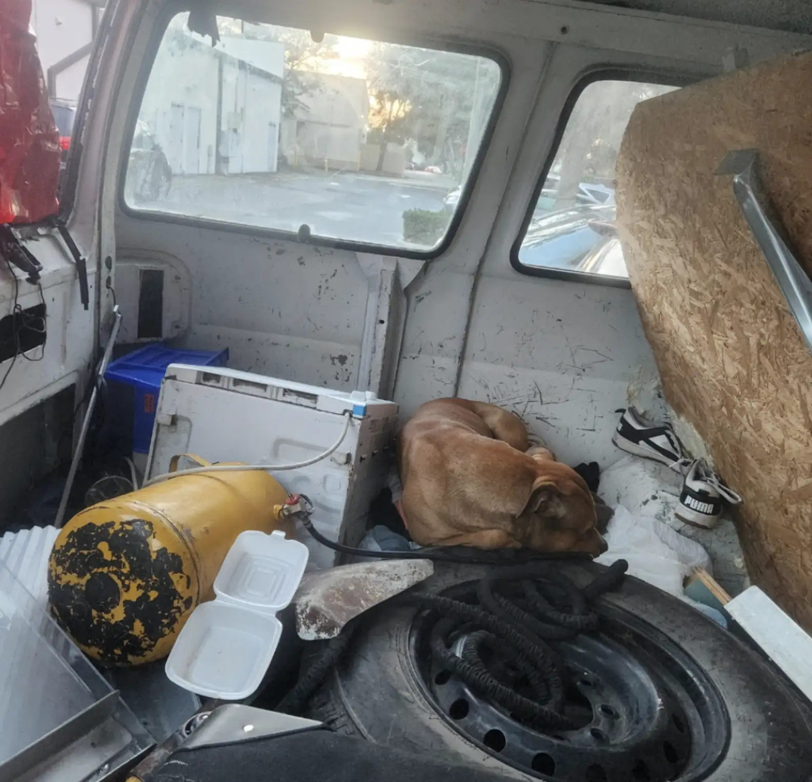 Restaurant Employee Looks In Abandoned Van And Finds Someone Trapped Inside